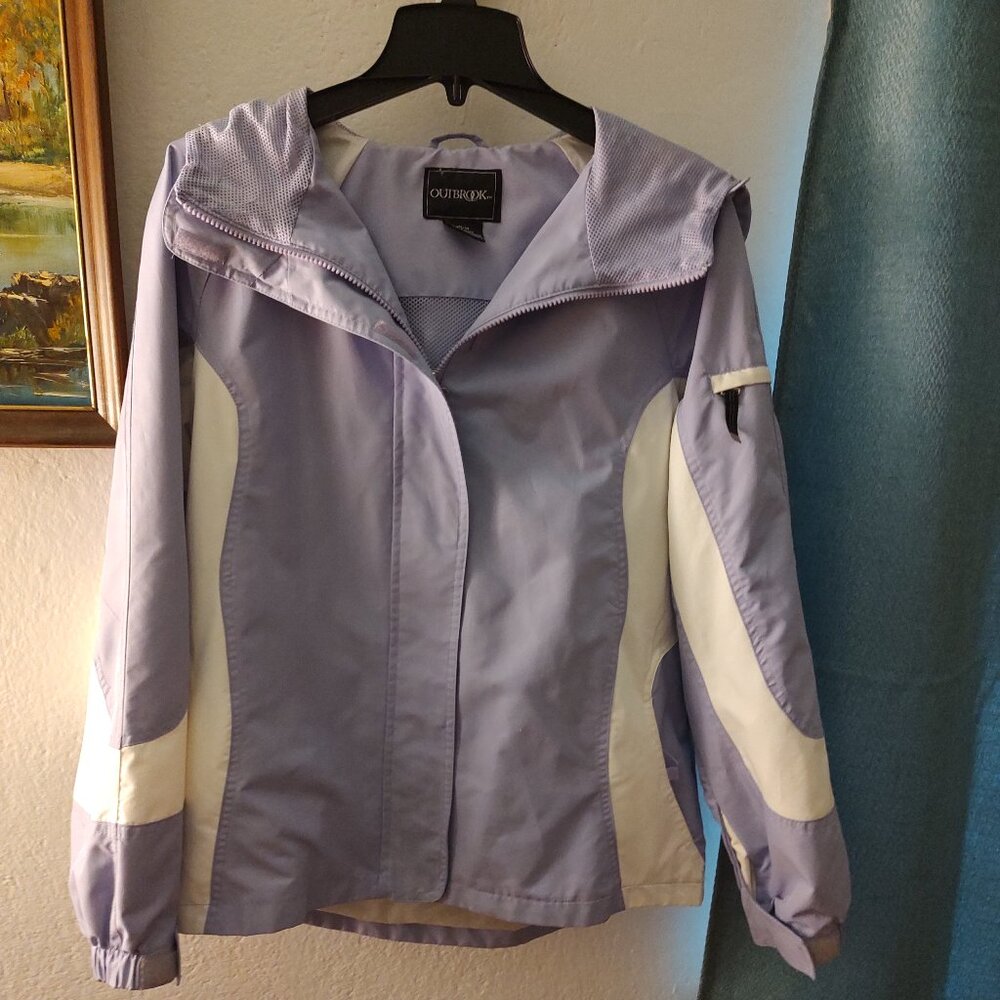 Outbrook wind breaker with hood.